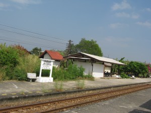 10. สถานีรถไฟบ้านฉิมพลี