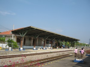 3. สถานีรถไฟท่าแฉลบ
