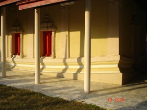 ด้านข้างของโบสถ์หลังเก่า
