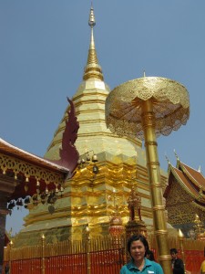 หลังจากดูงาน มช. แล้วได้ไปไหว้พระธาตุดอยสุเทพ เชียงใหม่