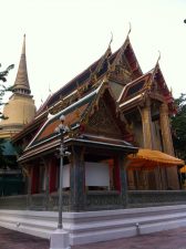 พระอุโบสถ และพระเจดีย์