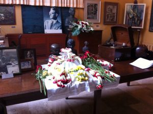 อัฏฐิของท่านศาสตราจารย์ศิลป์ พีระศรี ณ ห้องทำงาน พิพิธภัณฑ์สถานแห่งชาติ อนุสรณ์